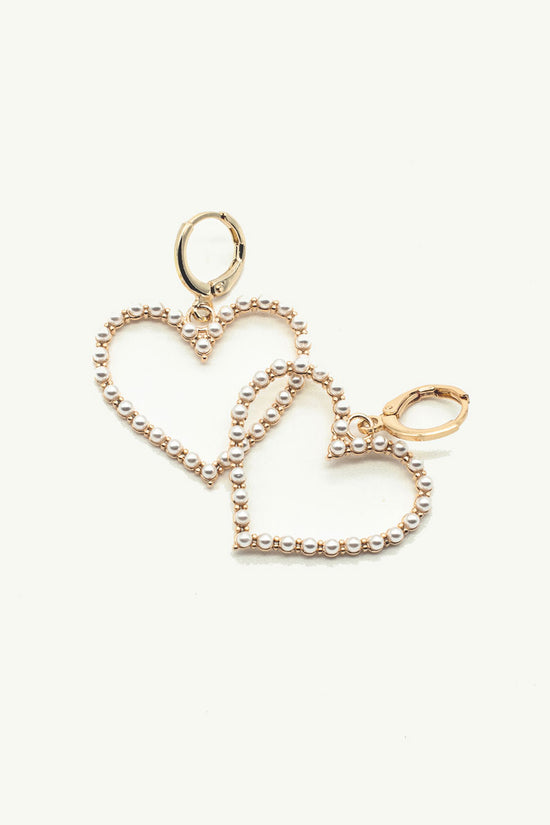 Load image into Gallery viewer, Heart earrings with pearls
