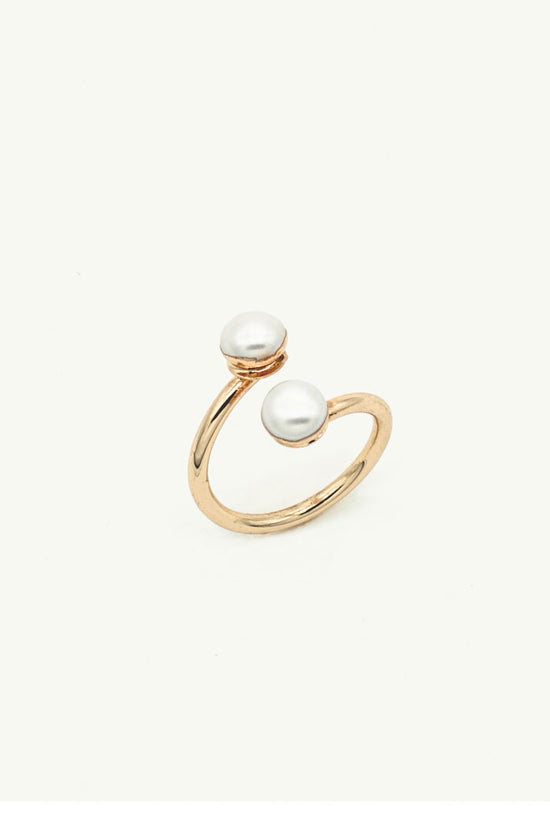 gold ring with pearls