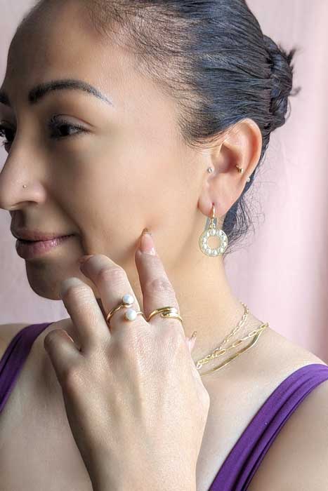 Load image into Gallery viewer, model wearing gold ring with pearls

