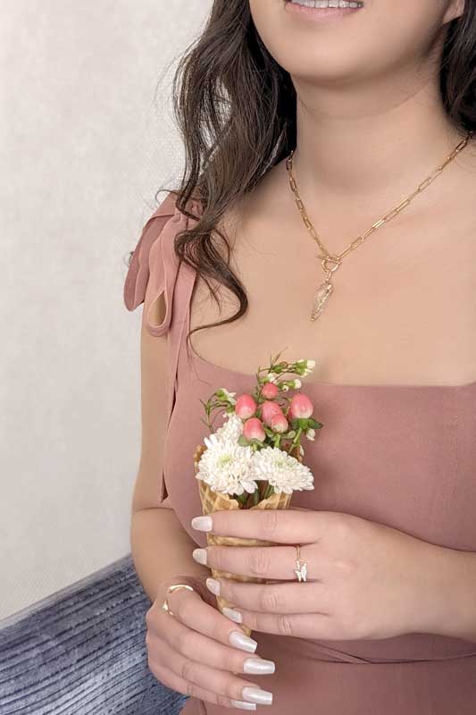 Load image into Gallery viewer, Model wearing a gold paperclip necklace with quartz
